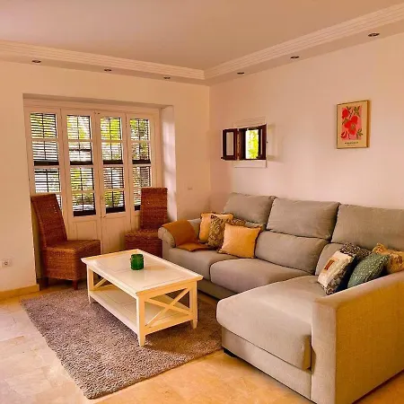 Cosy Seaside Escape With Terraces & Pool Estepona