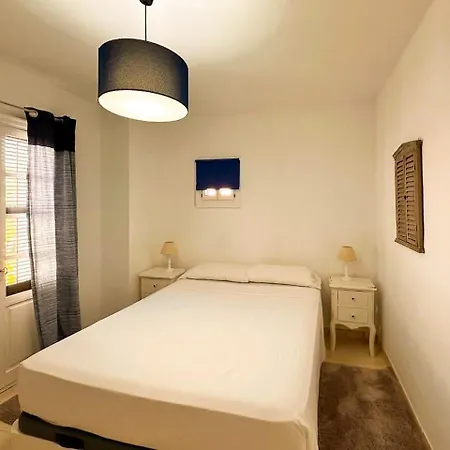 Cosy Seaside Escape With Terraces & Pool Ferienhaus Estepona